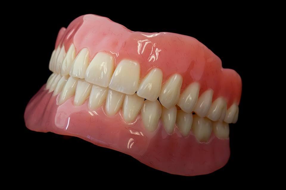 Prótesis dentales removibles en Benidorm, tipos de dentaduras parciales, completas,flexibles o esqueleticas.